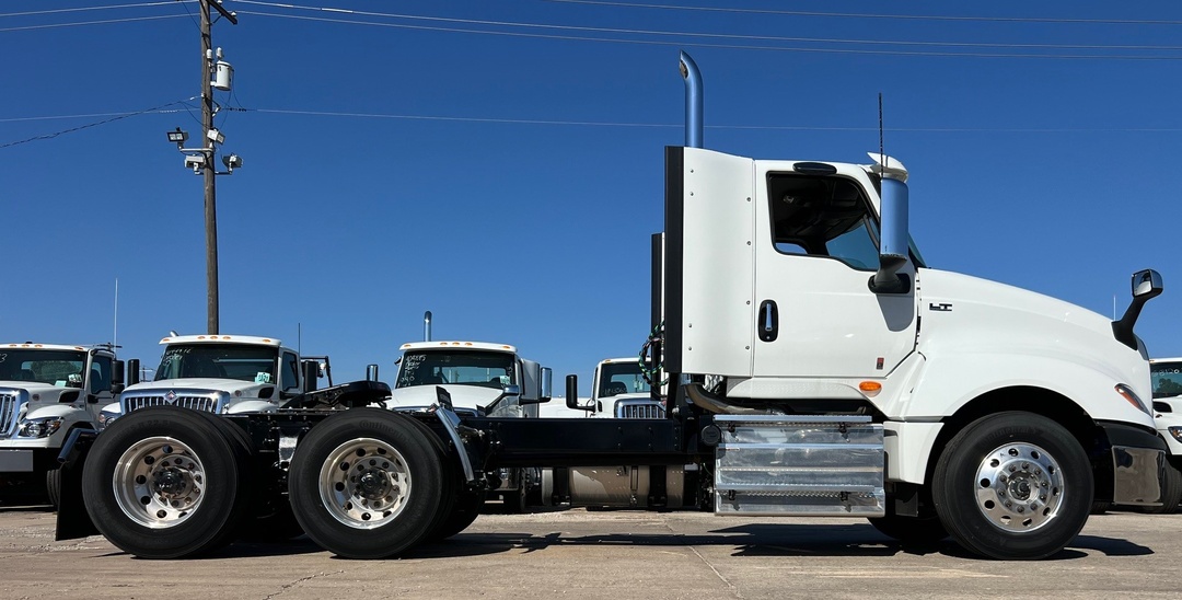 2025 International LT - image 5