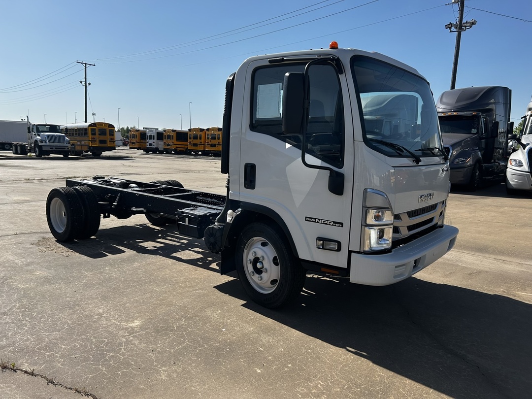 2024 Isuzu NPR - image 2