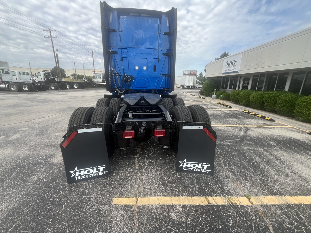 2020 International LT - image 11