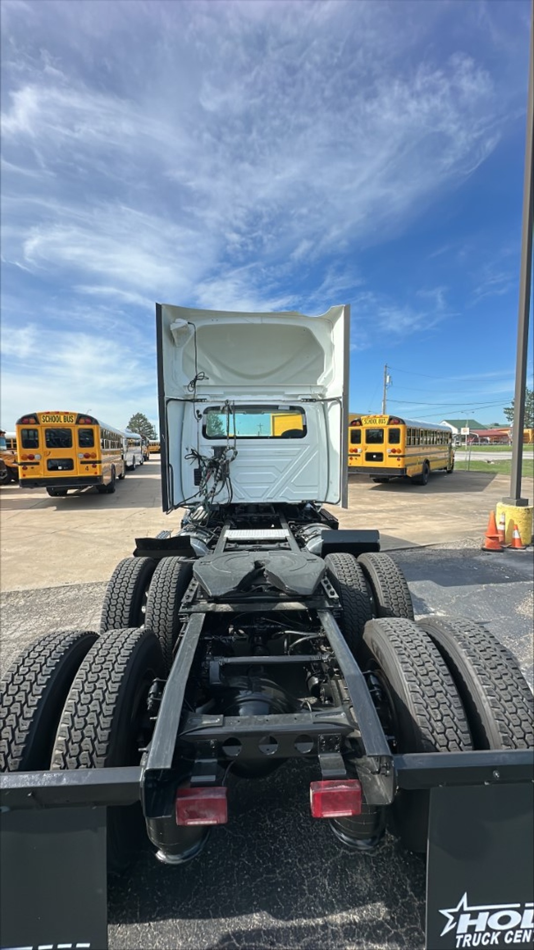 2019 International LT - image 12