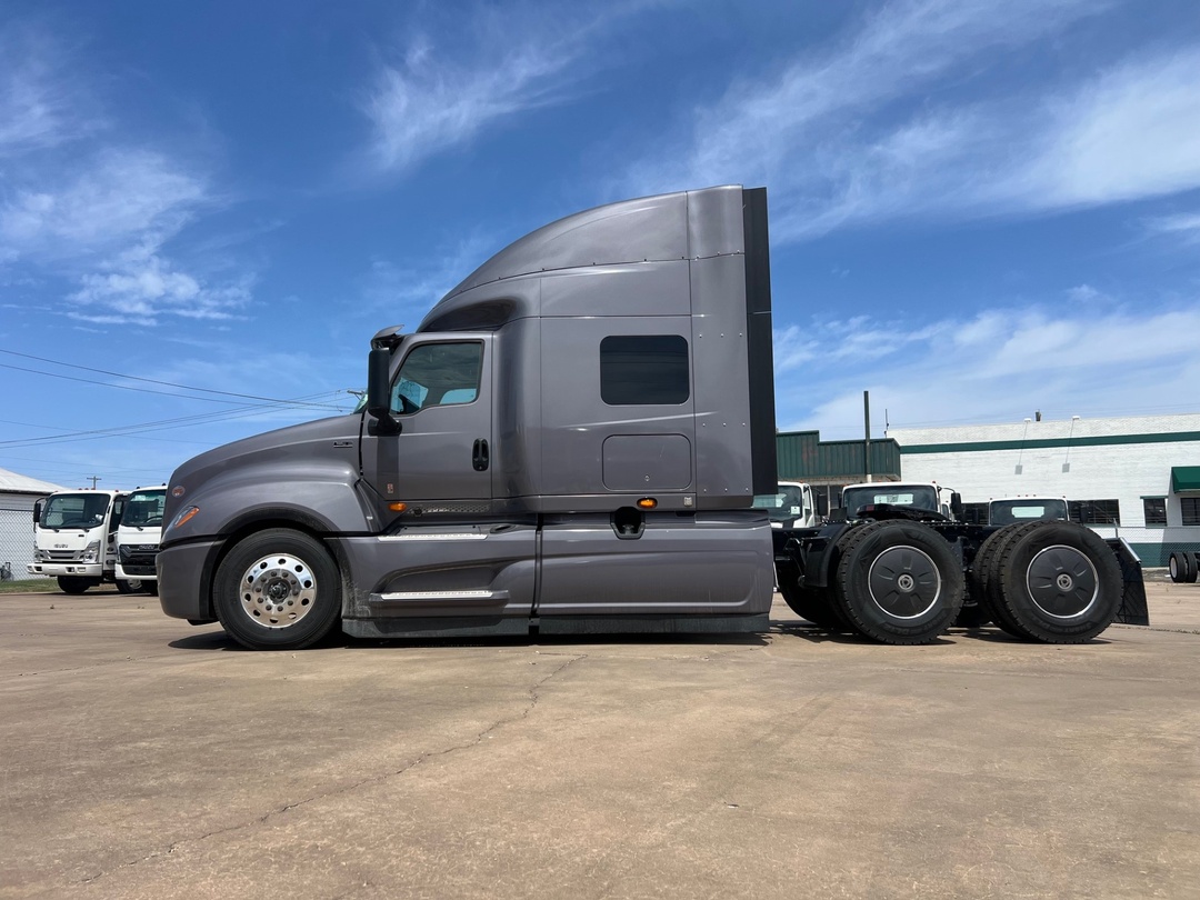 2025 International LT - image 2