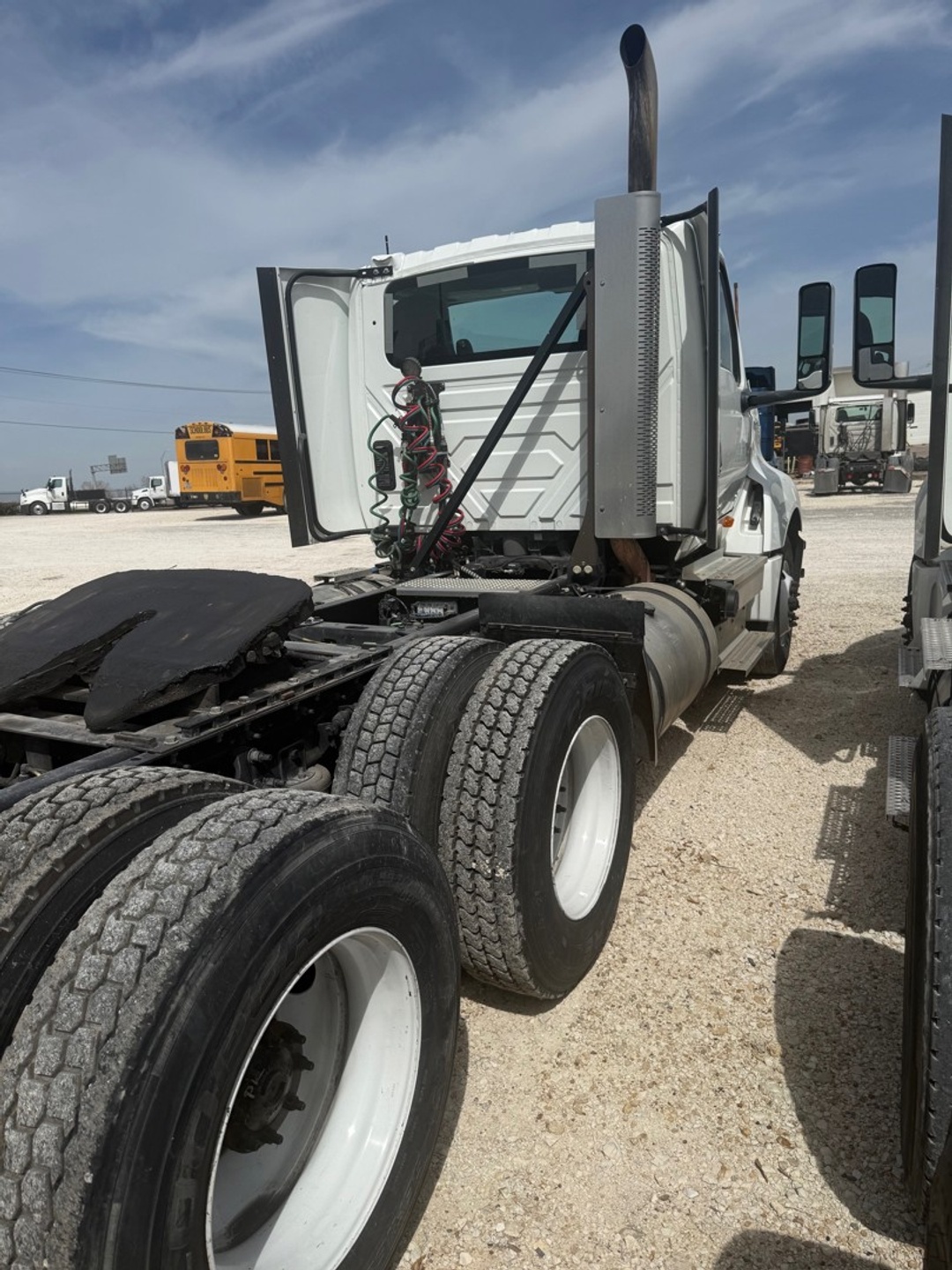 2021 International LT - image 2