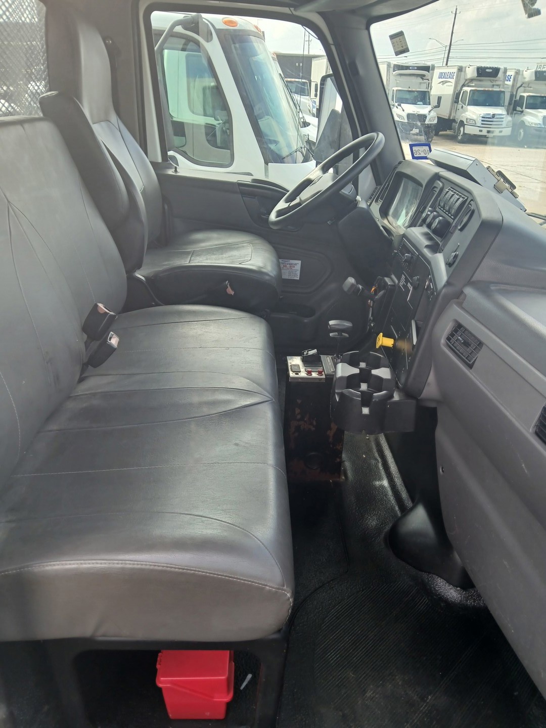 2022 International MV - image 5