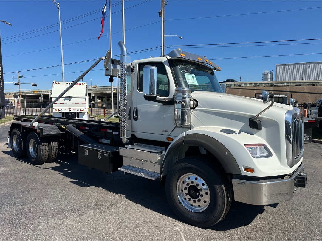 2024 International HX - image 8