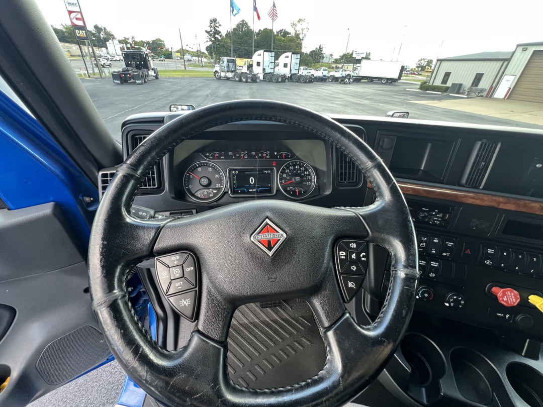 2020 International LT - image 10