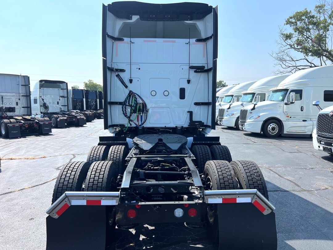 2025 International LT - image 7