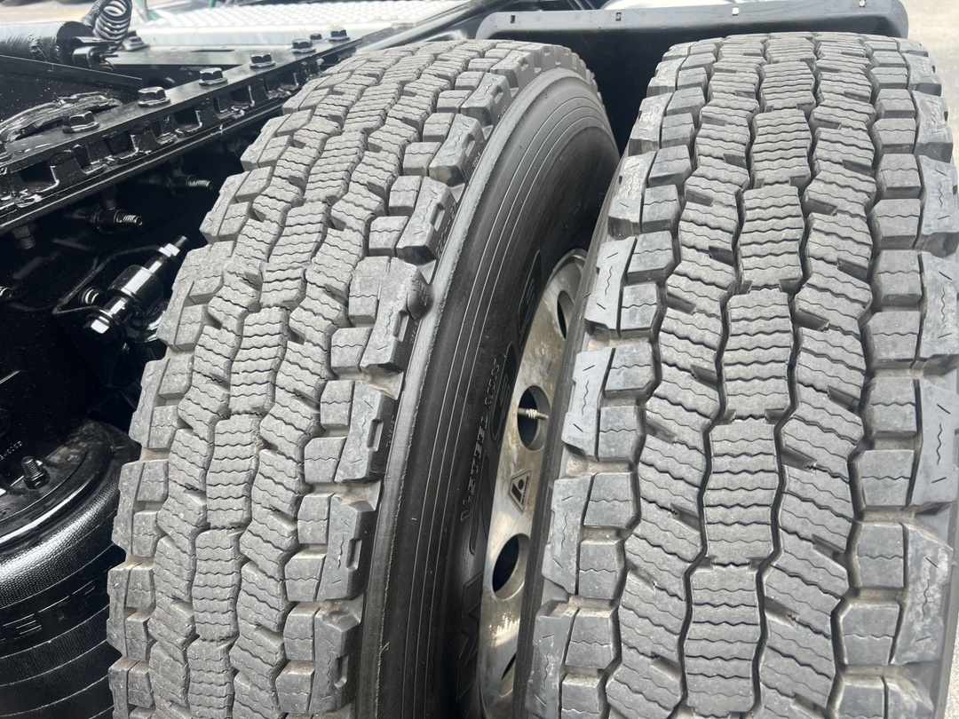 2021 International LT - image 6