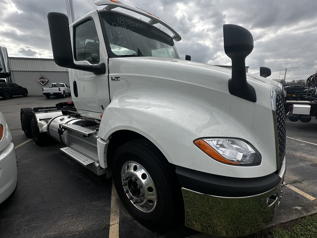 2025 International LT - image 4