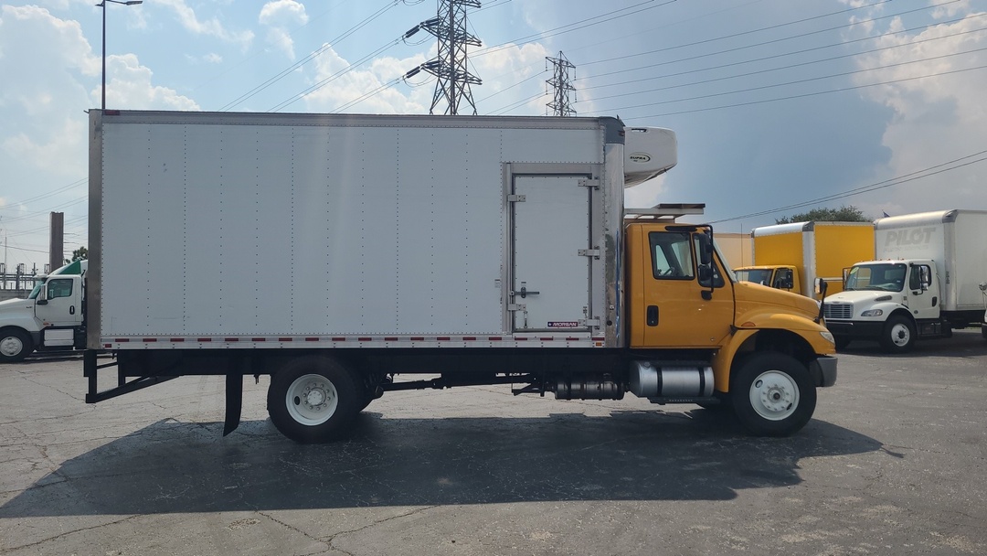 2019 International 4300 - image 11
