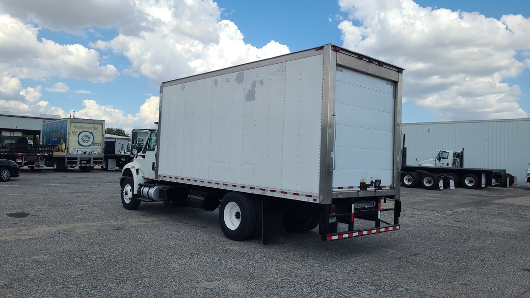 2019 International 4300 - image 11