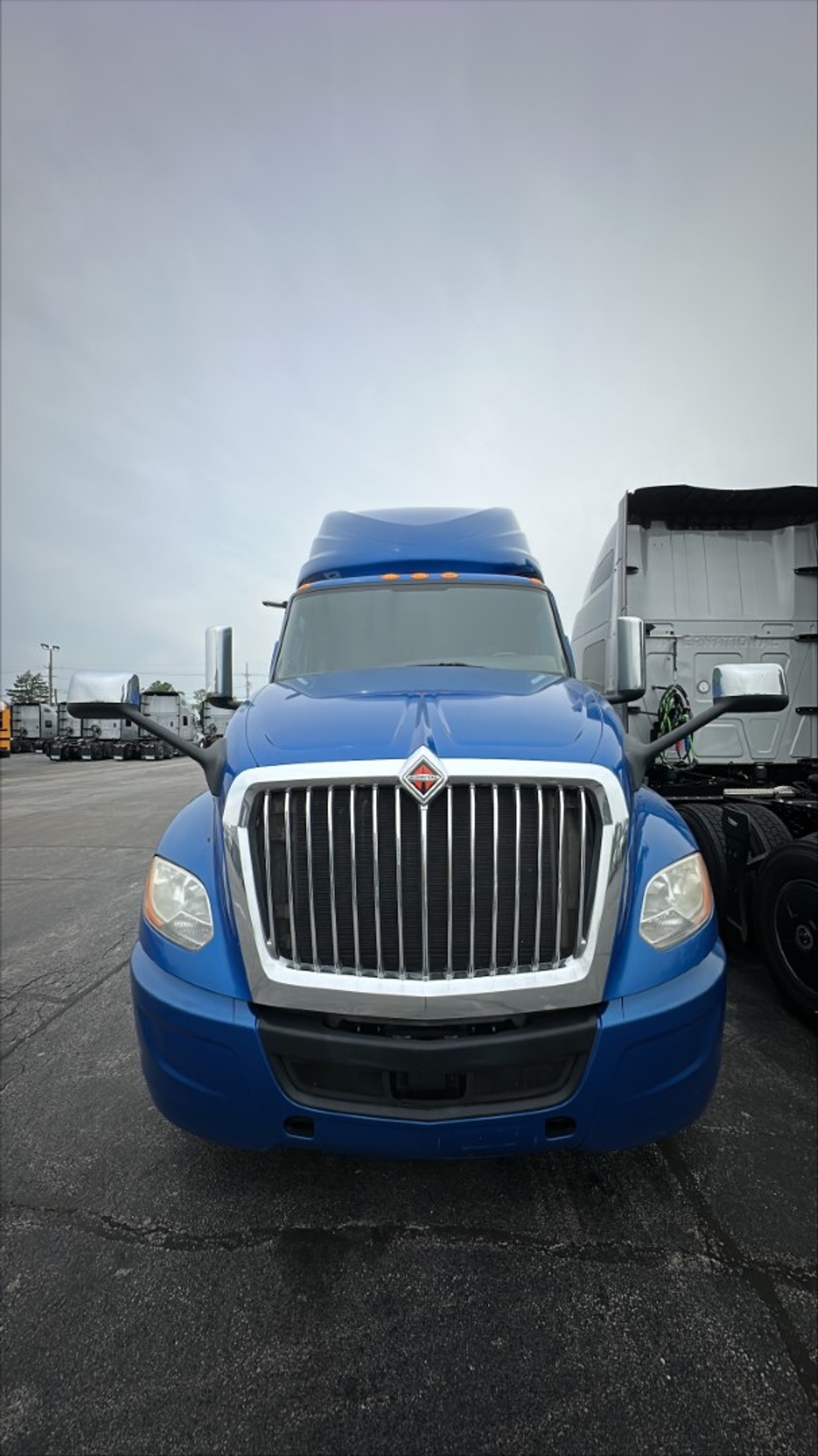 2020 International LT - image 9