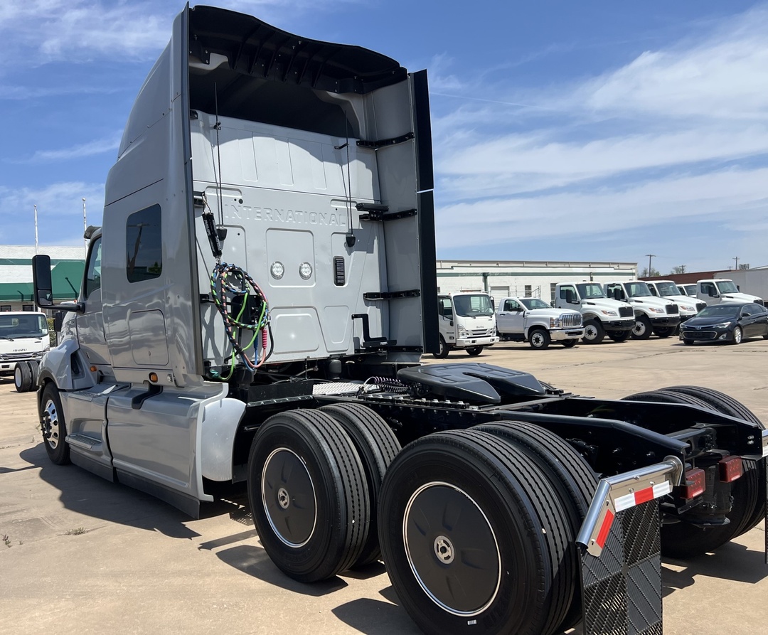 2025 International LT - image 7