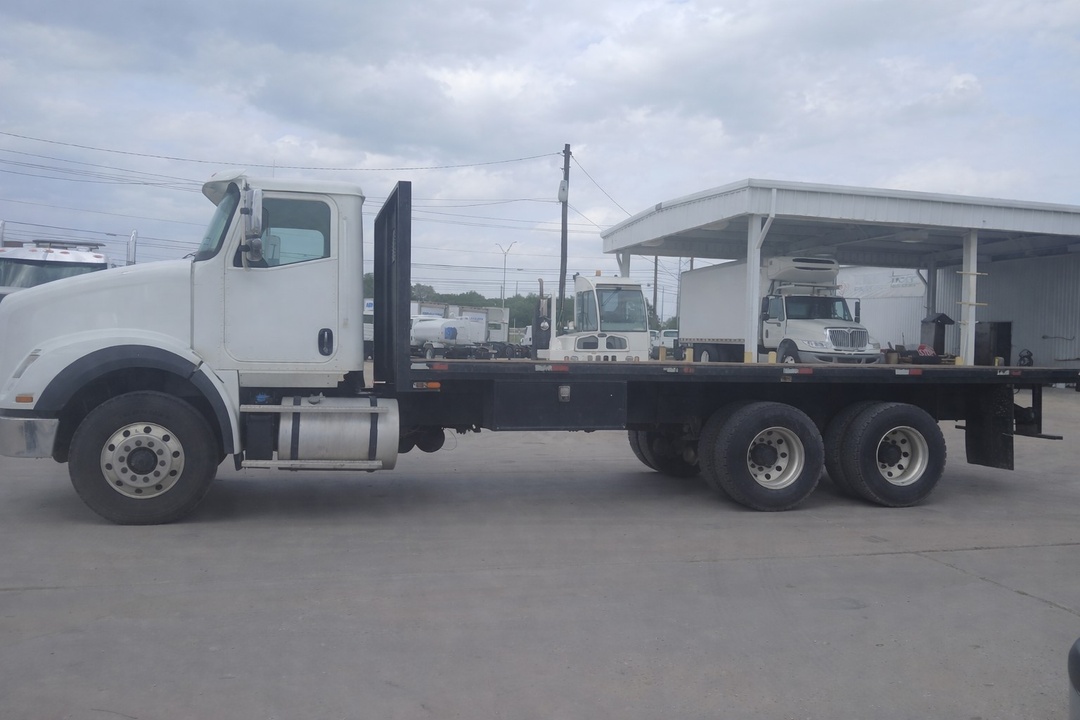 2021 International HX - image 8