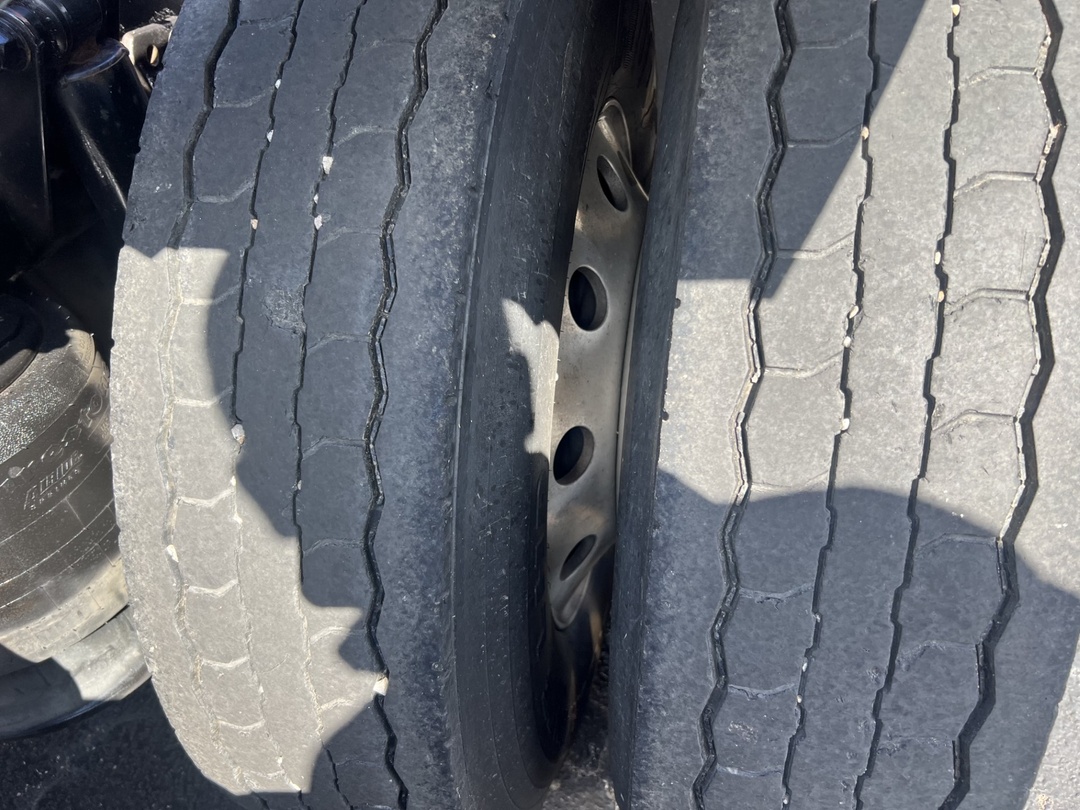 2020 Freightliner Cascadia - image 6