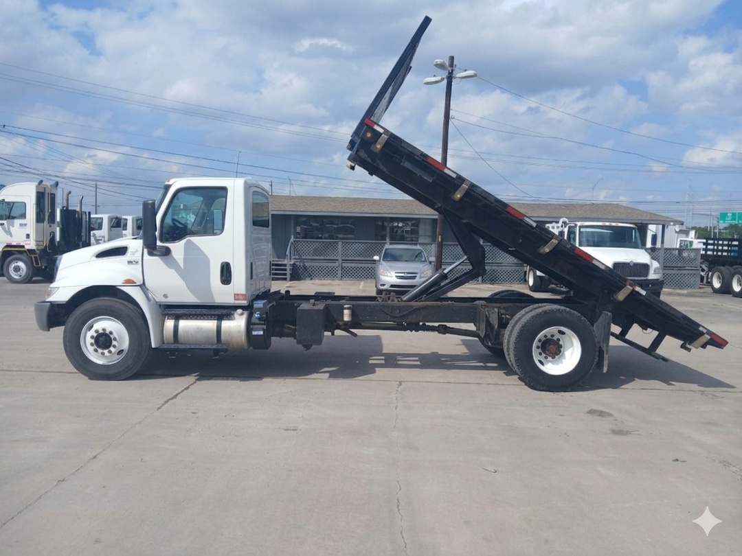 2022 International MV - image 6