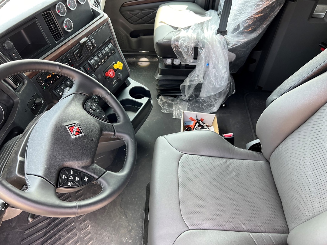 2025 International LT - image 10