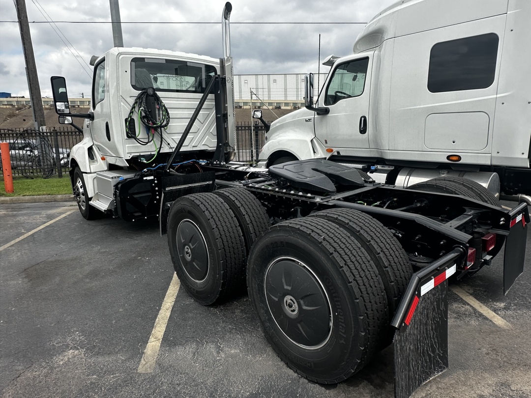 2025 International LT - image 3