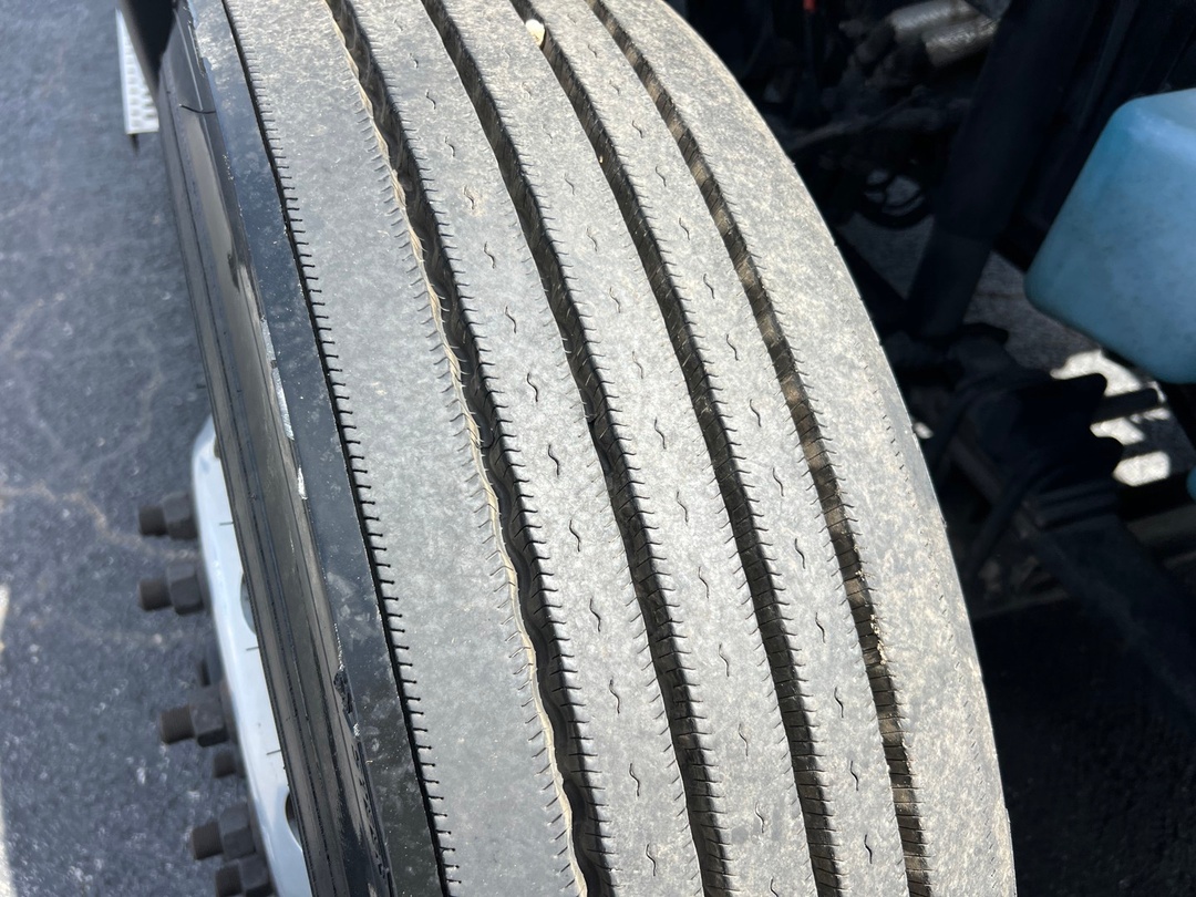 2022 International LT - image 11