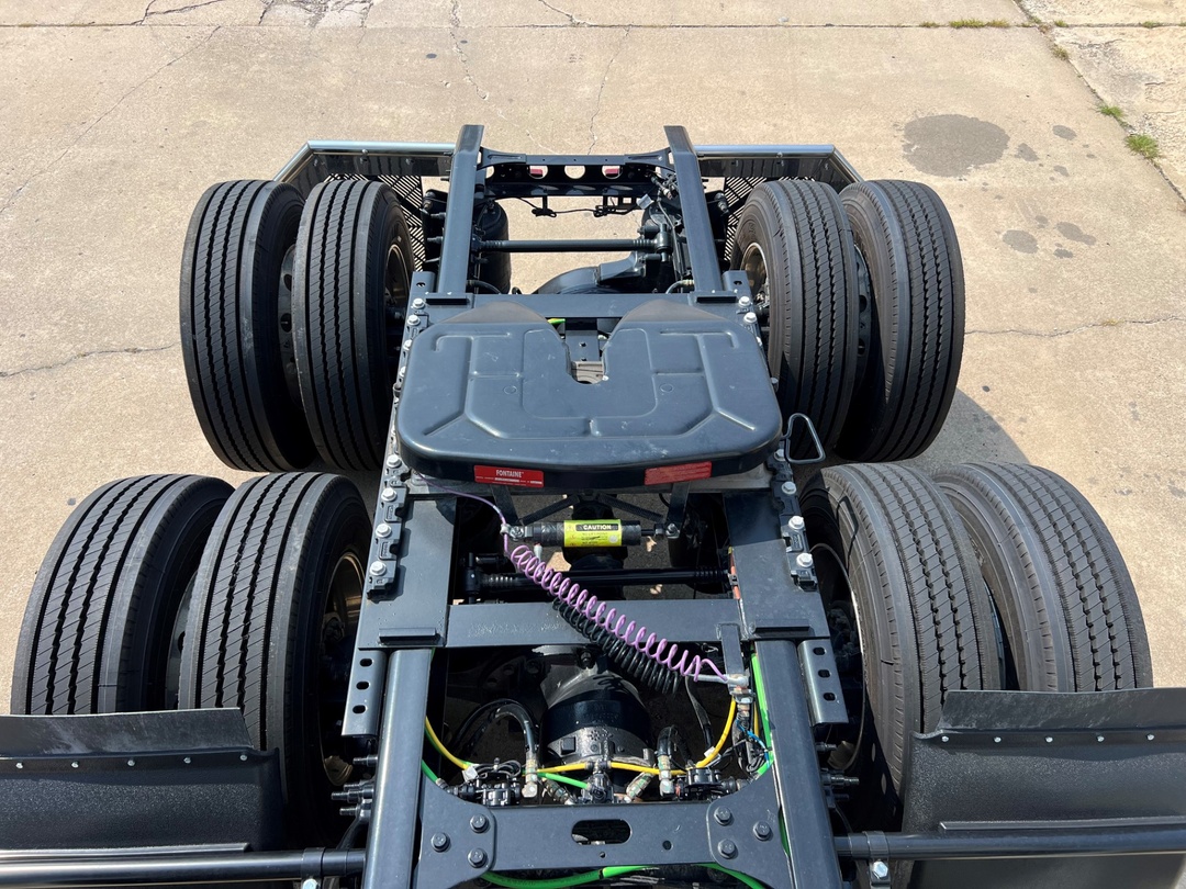 2025 International LT - image 8