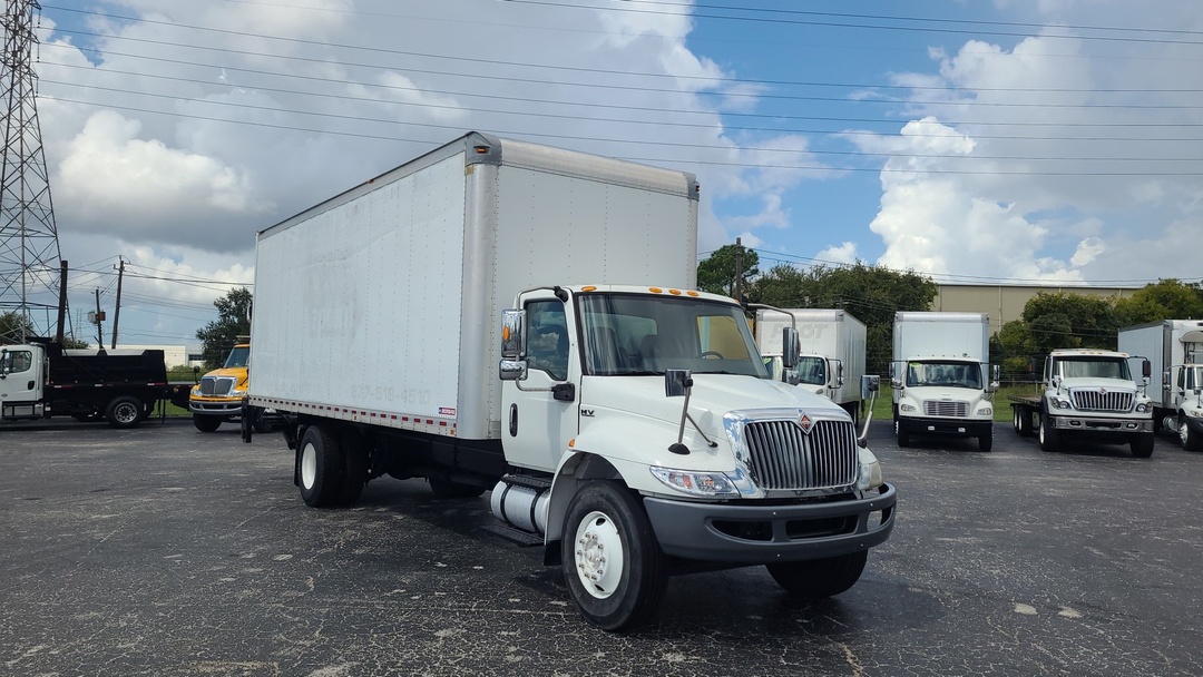 2019 International MV - image 7