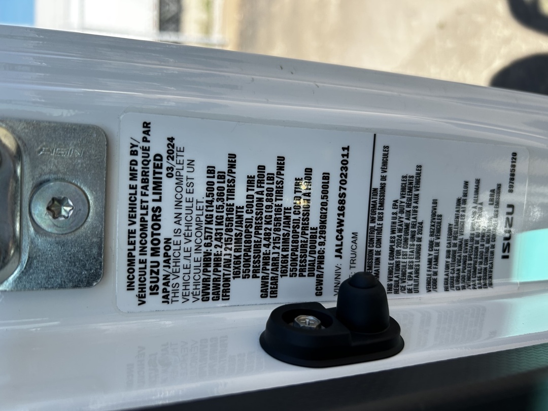 2025 Isuzu NPR - image 8