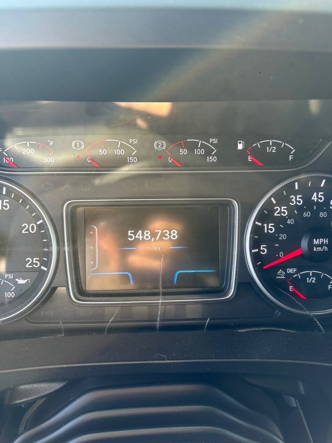 2019 International LT - image 7