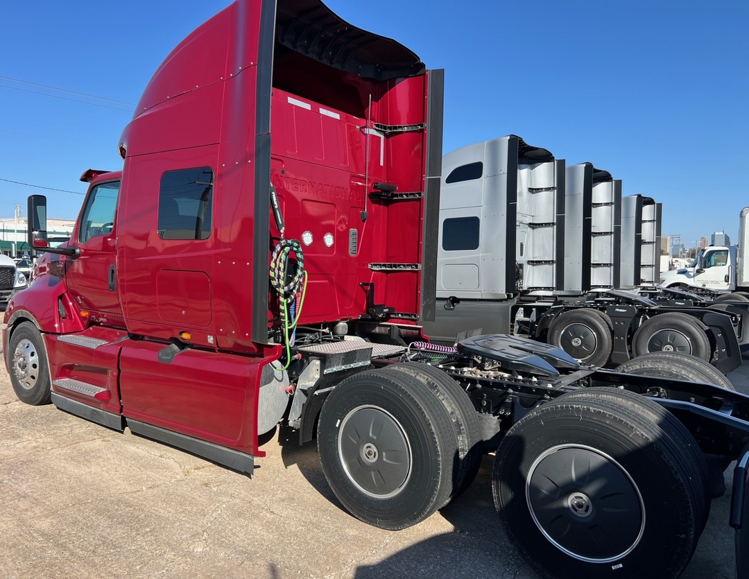 2025 International LT - image 3