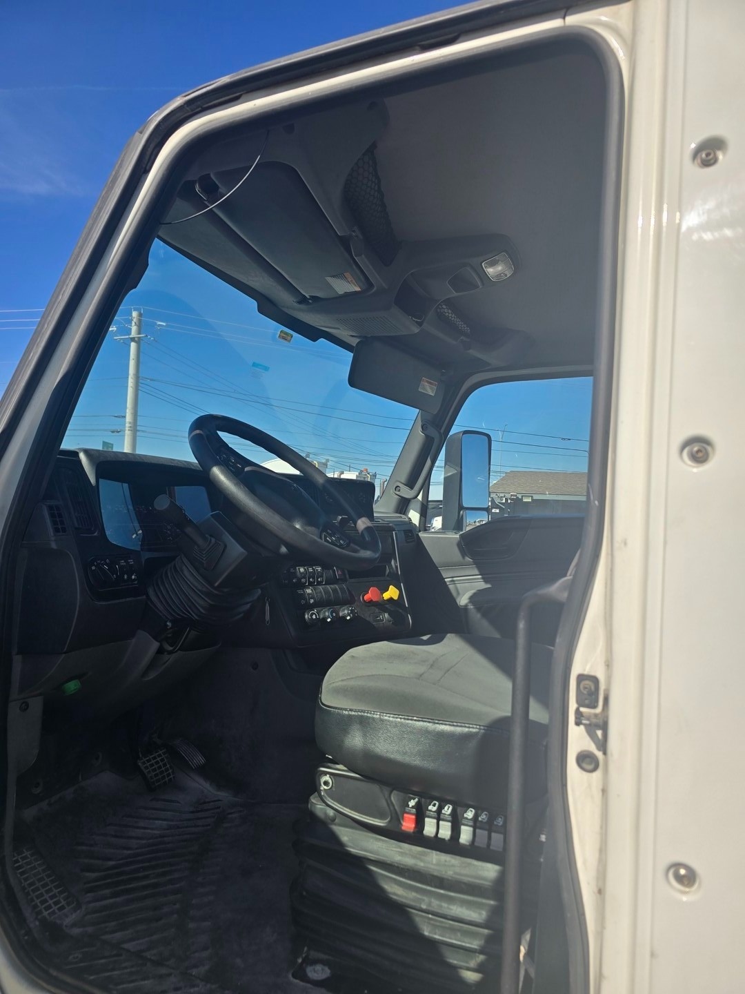 2020 International LT in AUSTIN, TX — photo 7