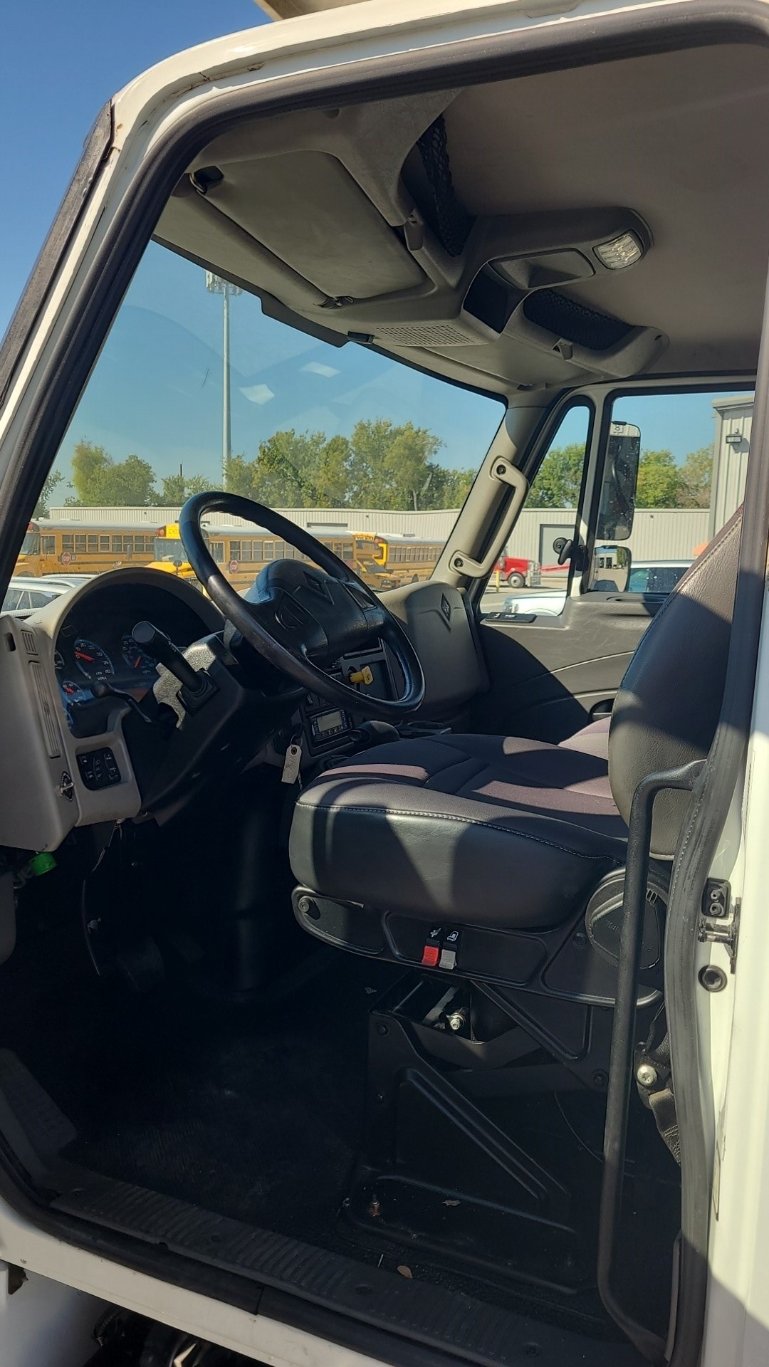 2019 International 4300 - image 4