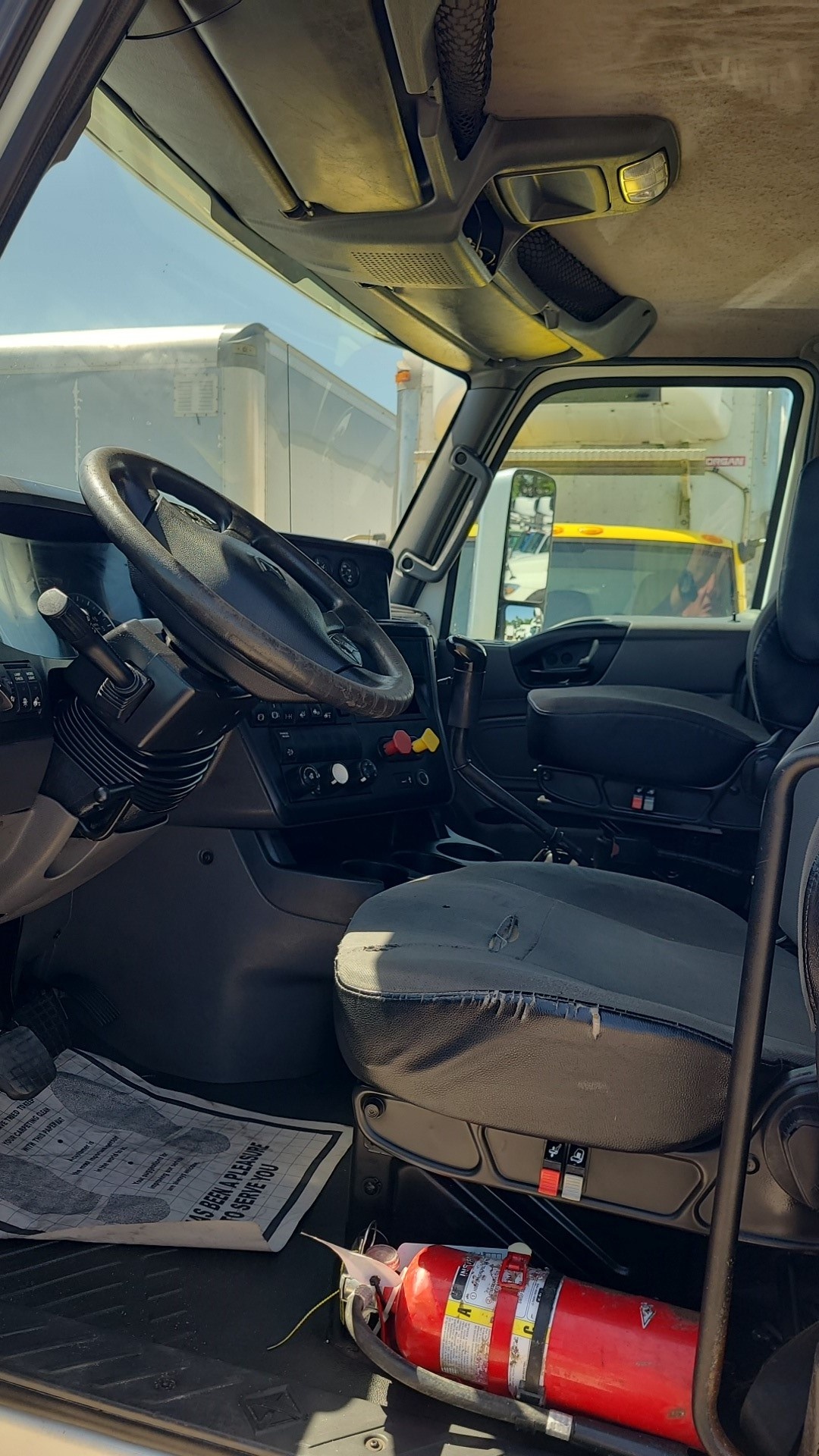 2018 International LT - image 4