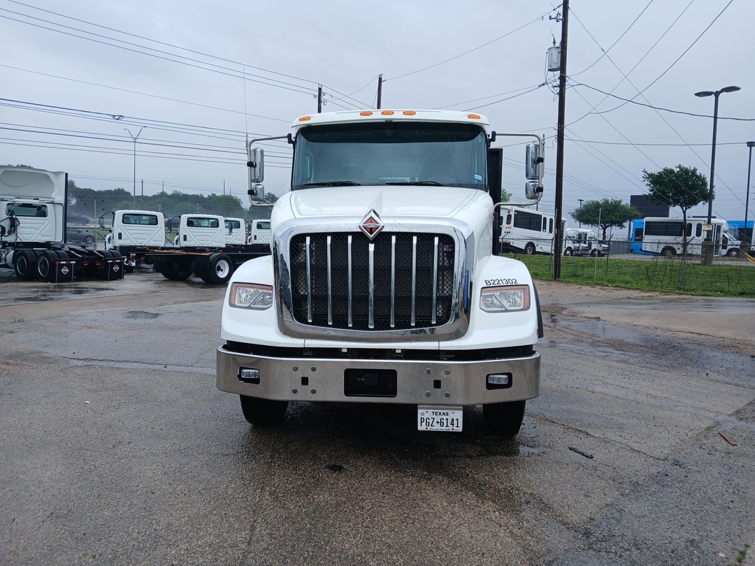 2021 International HX - image 4