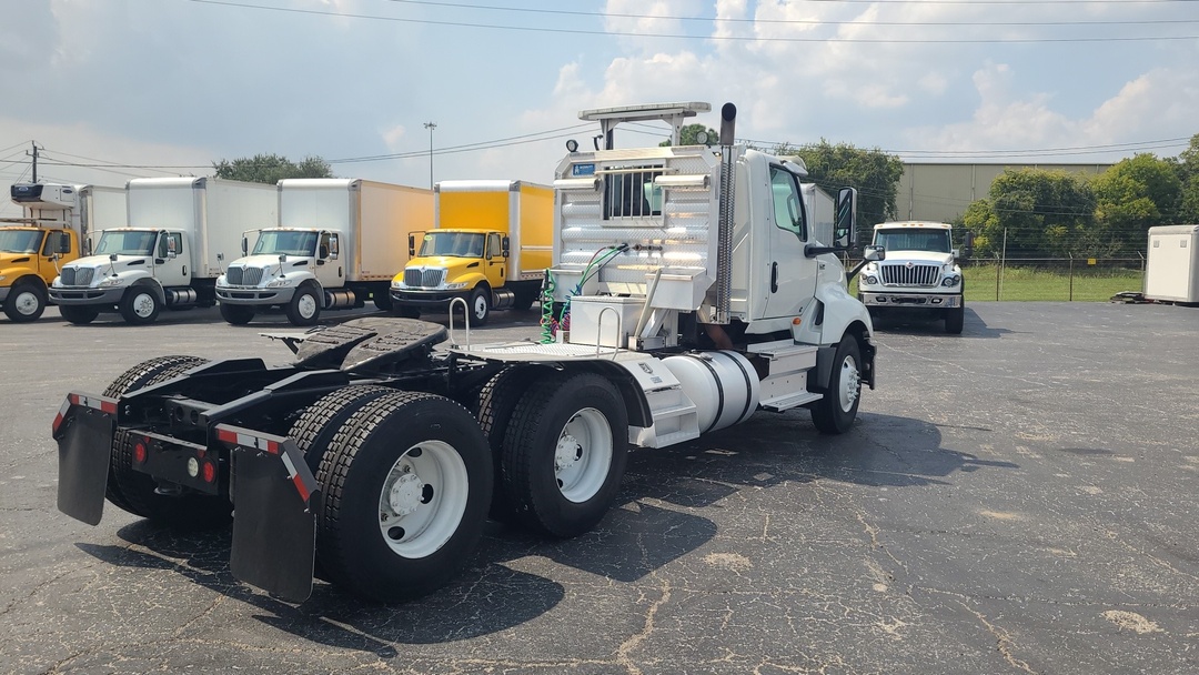 2018 International LT - image 10