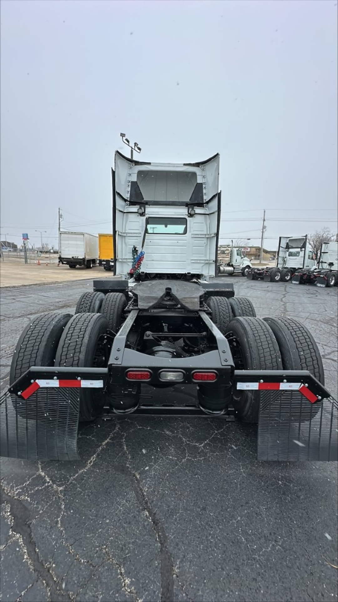 2019 Volvo VNL 860 - image 5