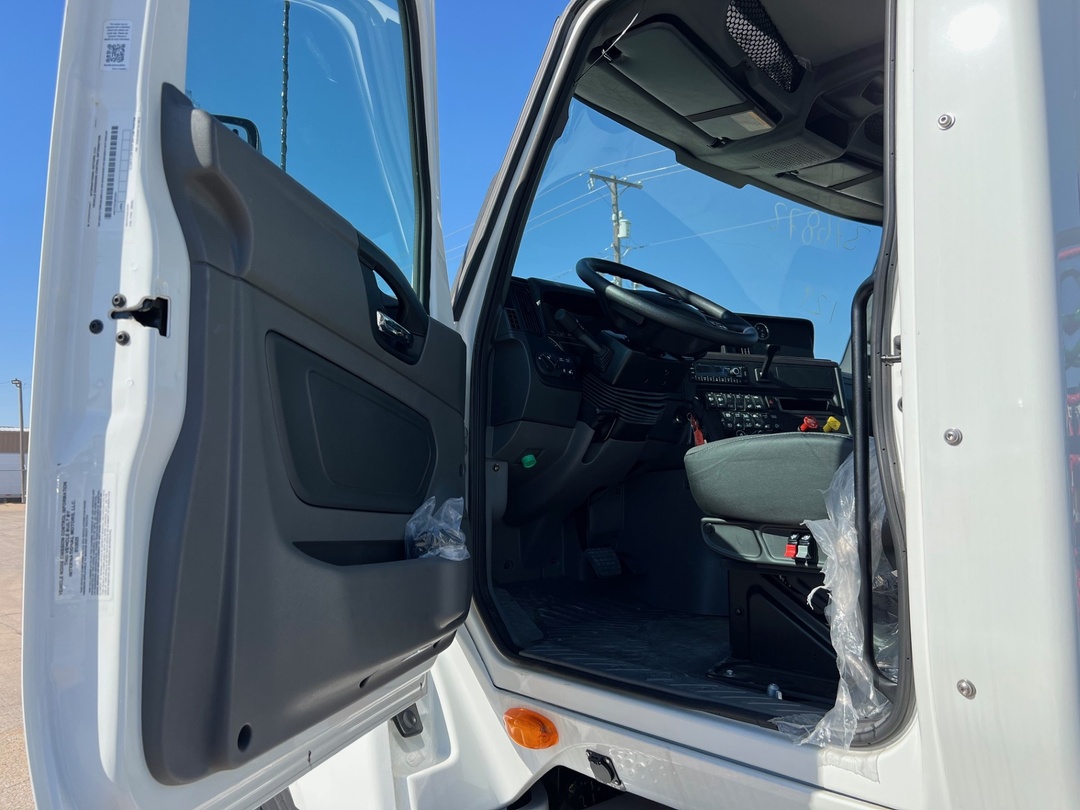 2026 International LT - image 11