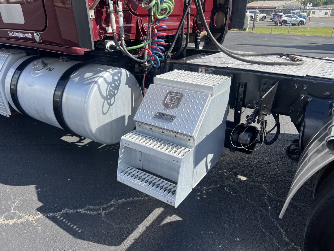 2020 Freightliner Cascadia - image 9