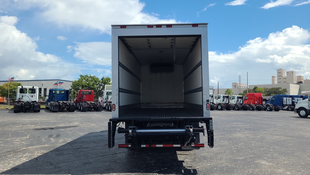 2019 International MV - image 2