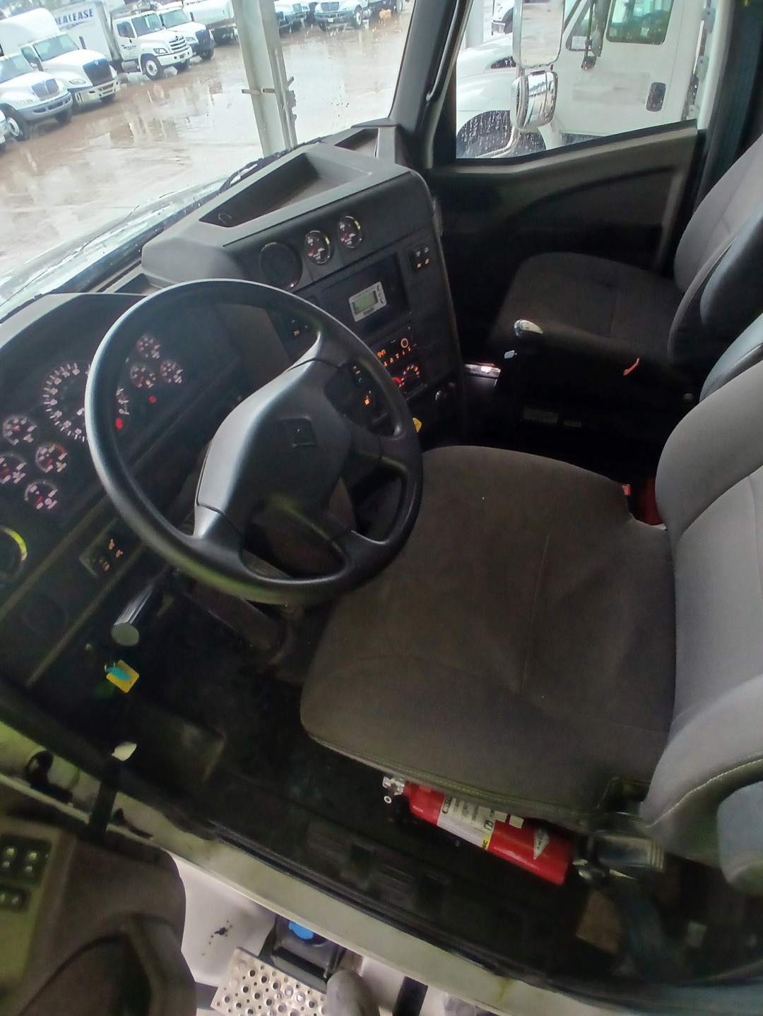 2021 International HX - image 7