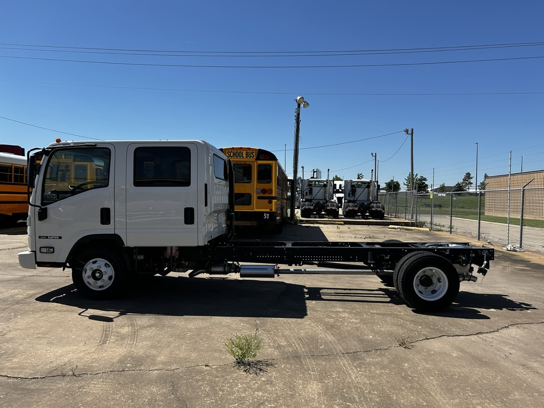2024 Isuzu NPR - image 5