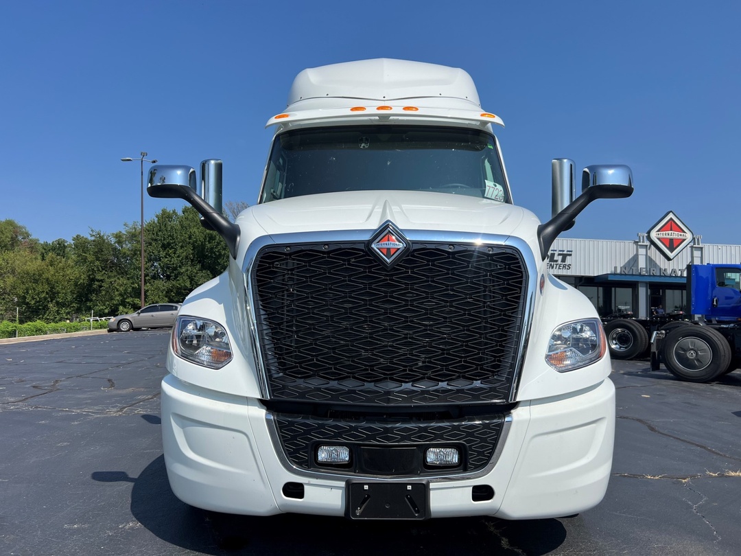 2025 International LT - image 2