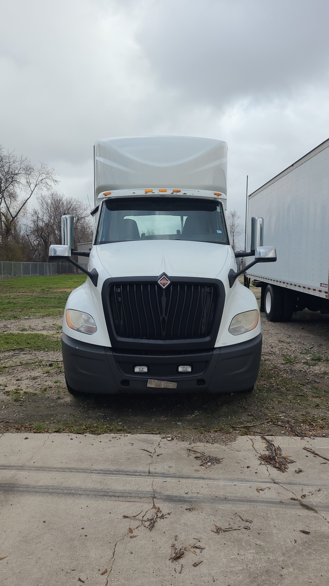 2018 International LT - image 7