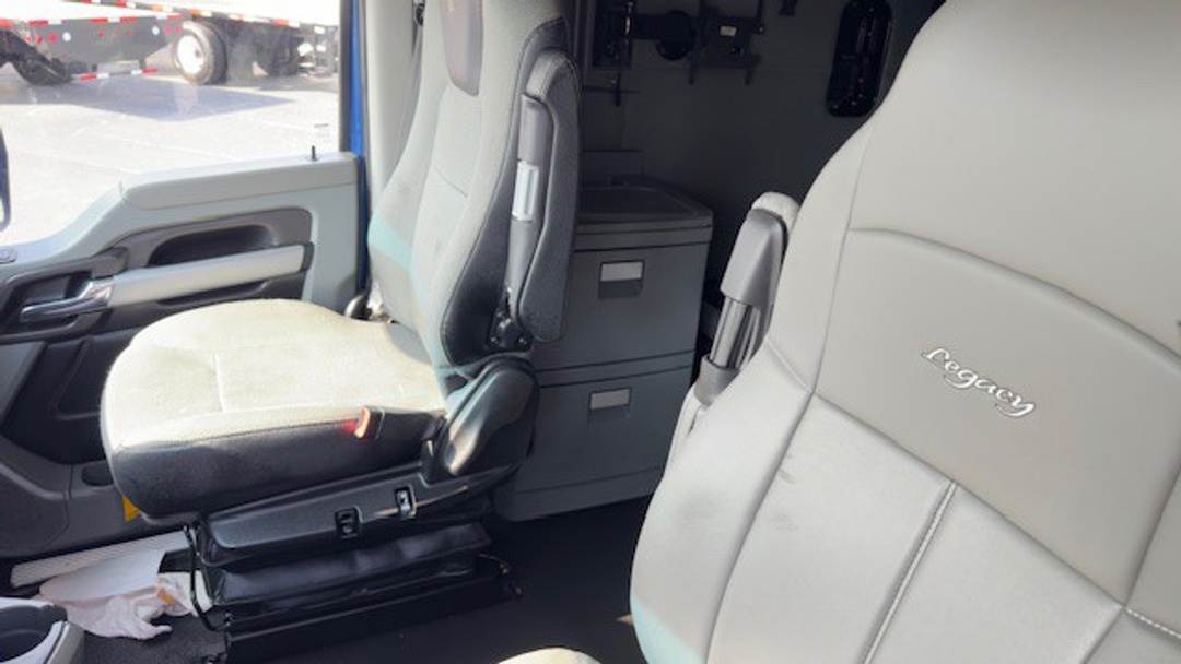 2020 Kenworth T680 - image 14