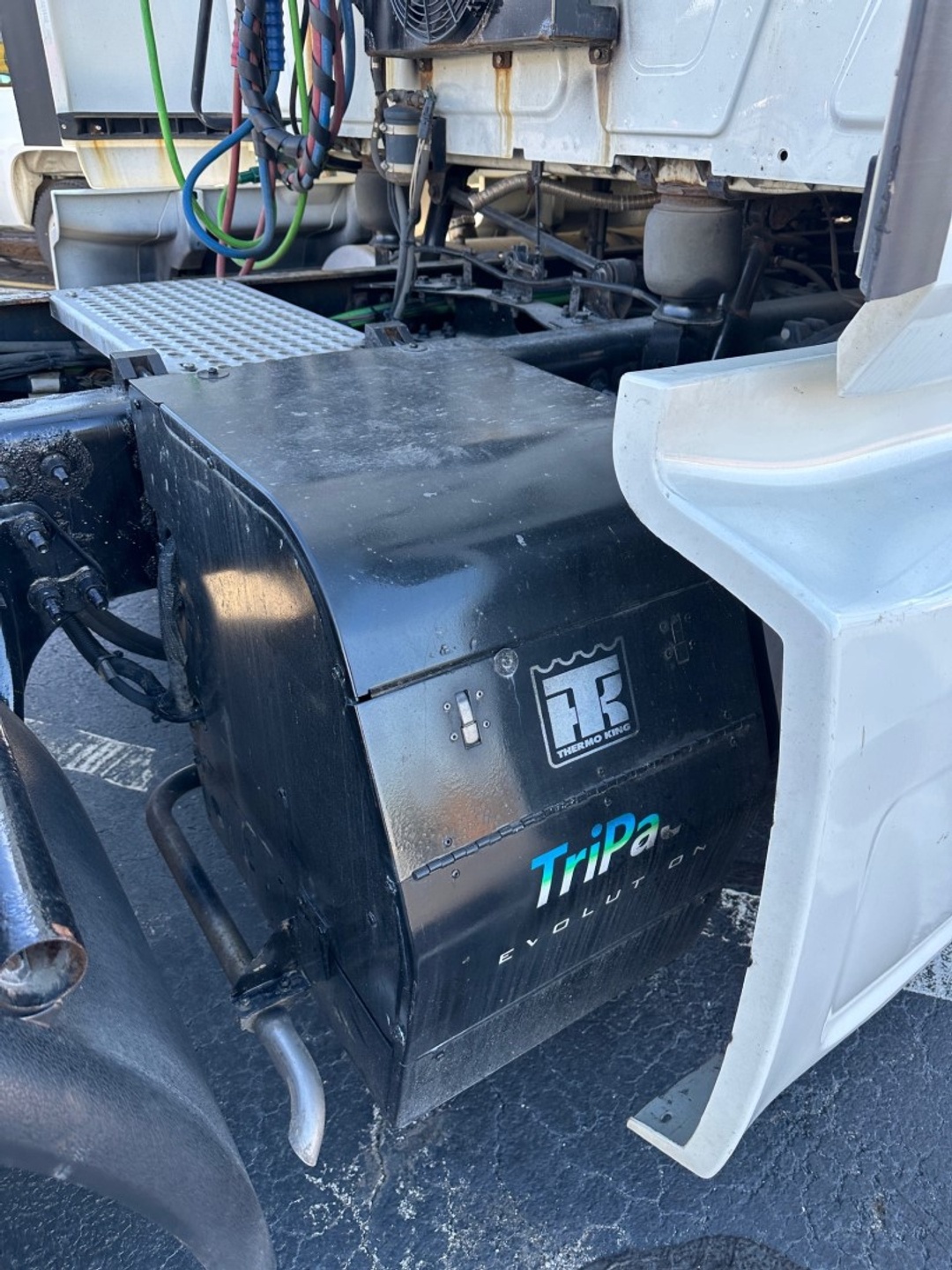 2019 International LT - image 11