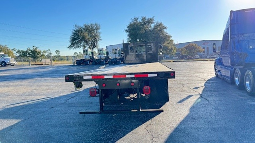 2018 International - image 4