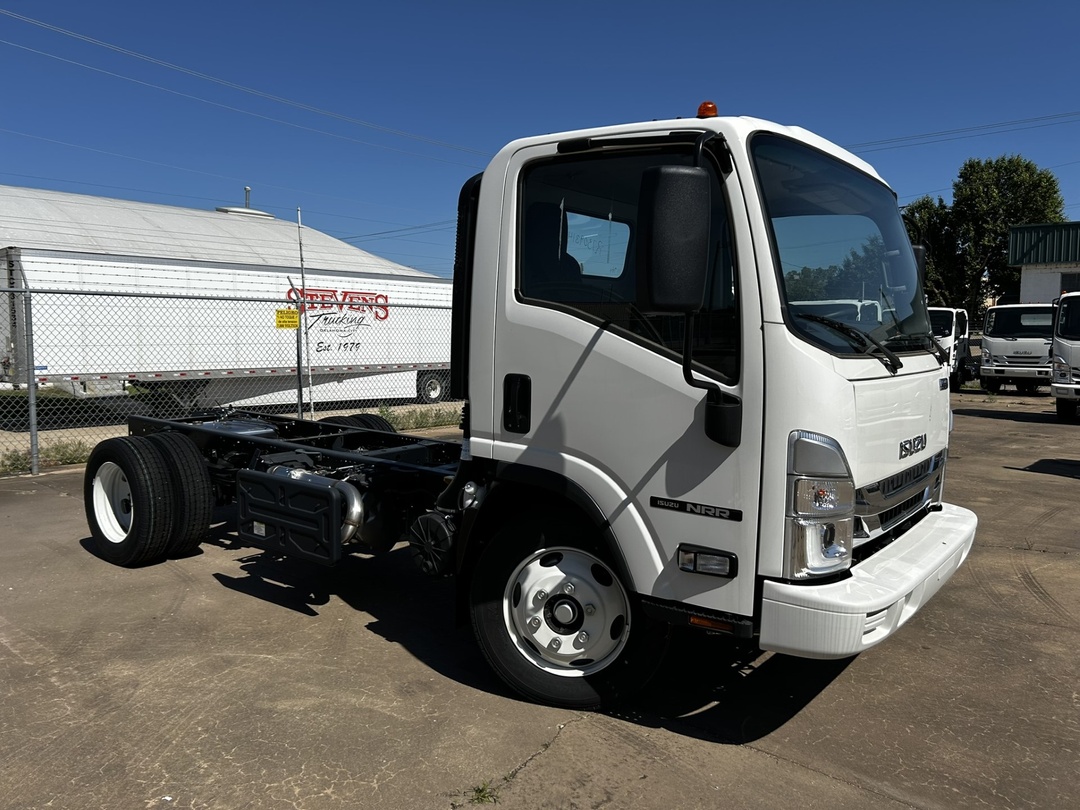 2024 Isuzu NRR - image 2