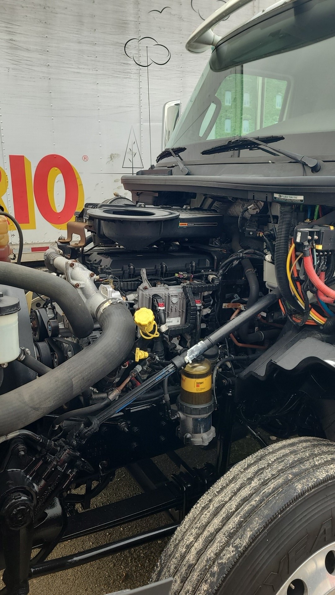 2019 International LT - image 8