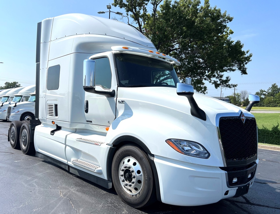 2025 International LT - image 9