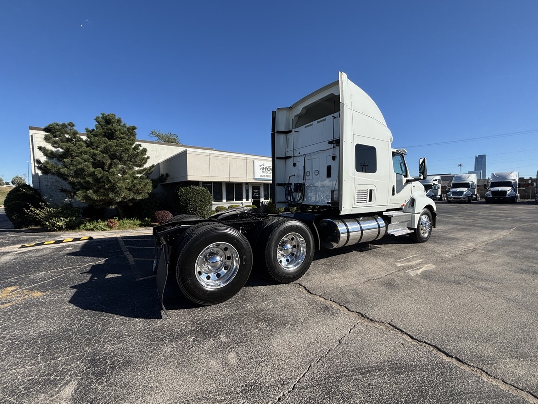 2021 International LT - image 9