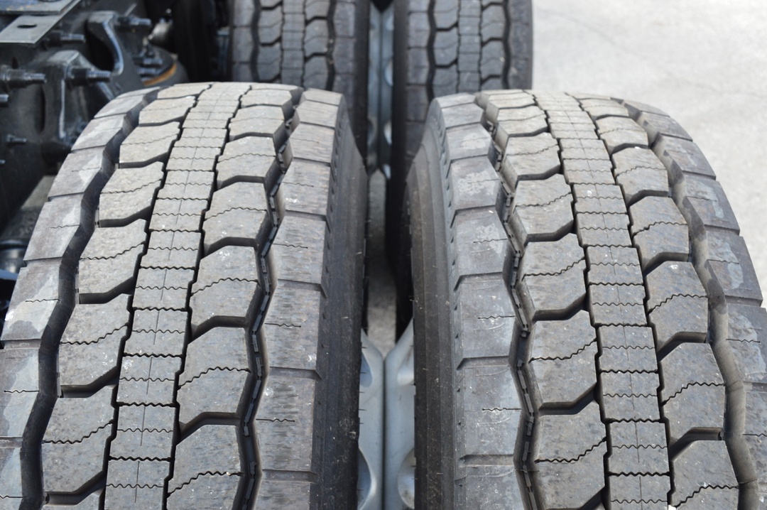 2022 International LT - image 7