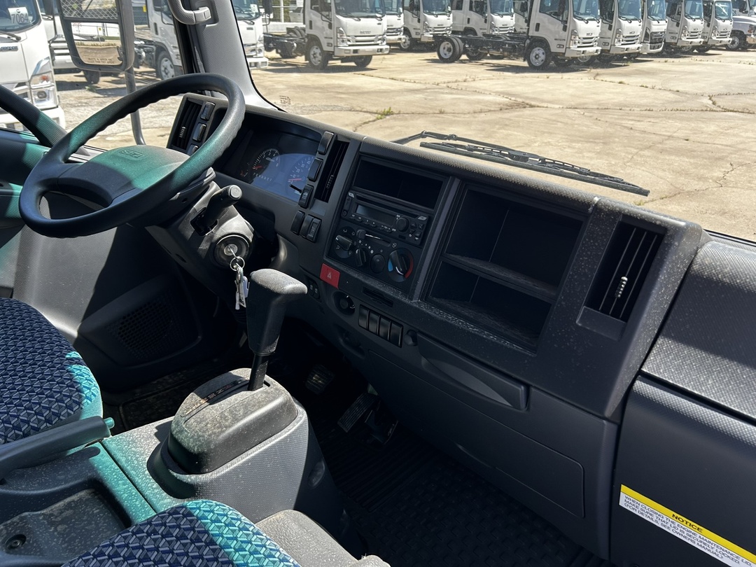 2024 Isuzu NPR - image 8