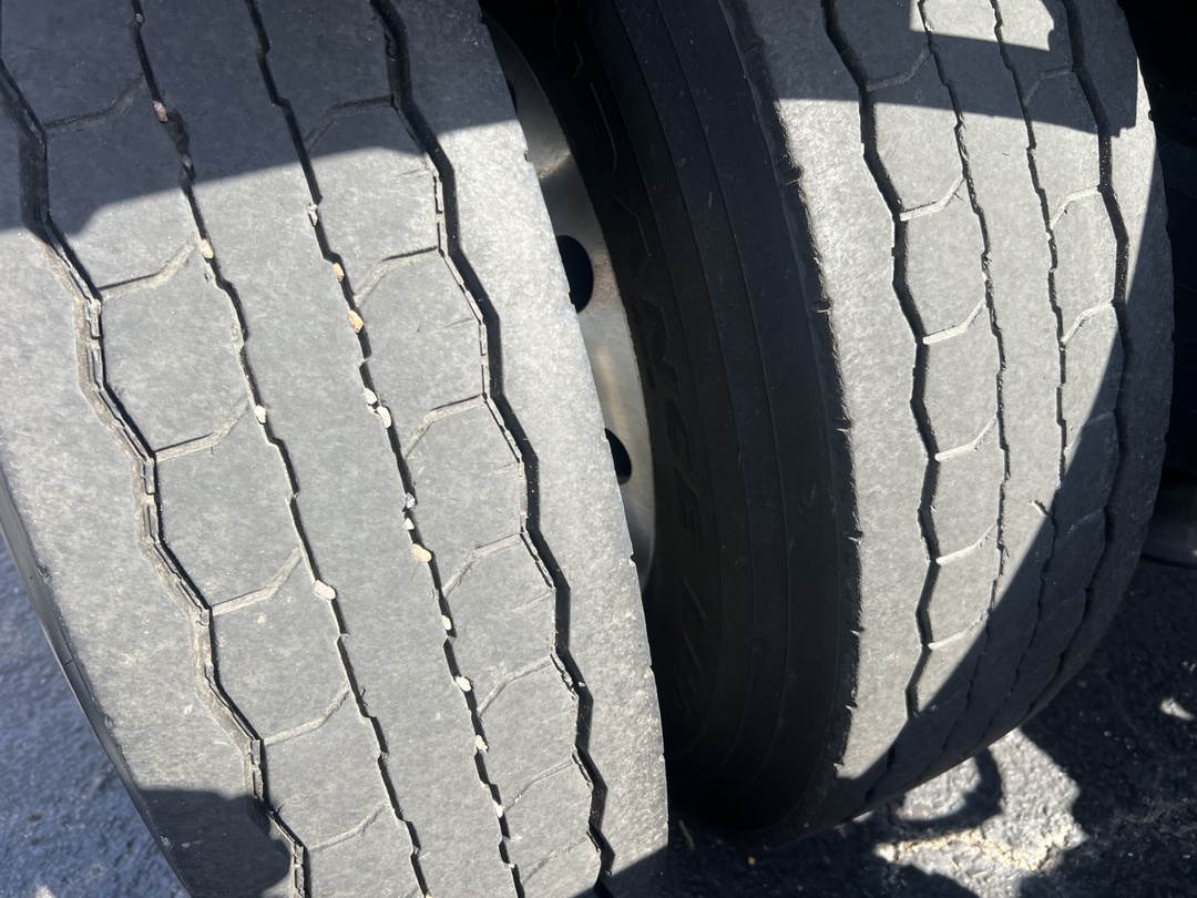 2020 Freightliner Cascadia - image 8